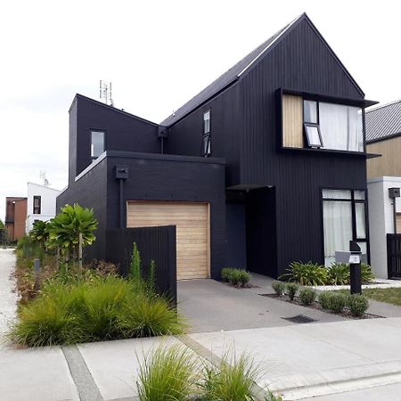 Villa Blissful Breeze Townhouse With Parking And Patio Auckland Exterior foto