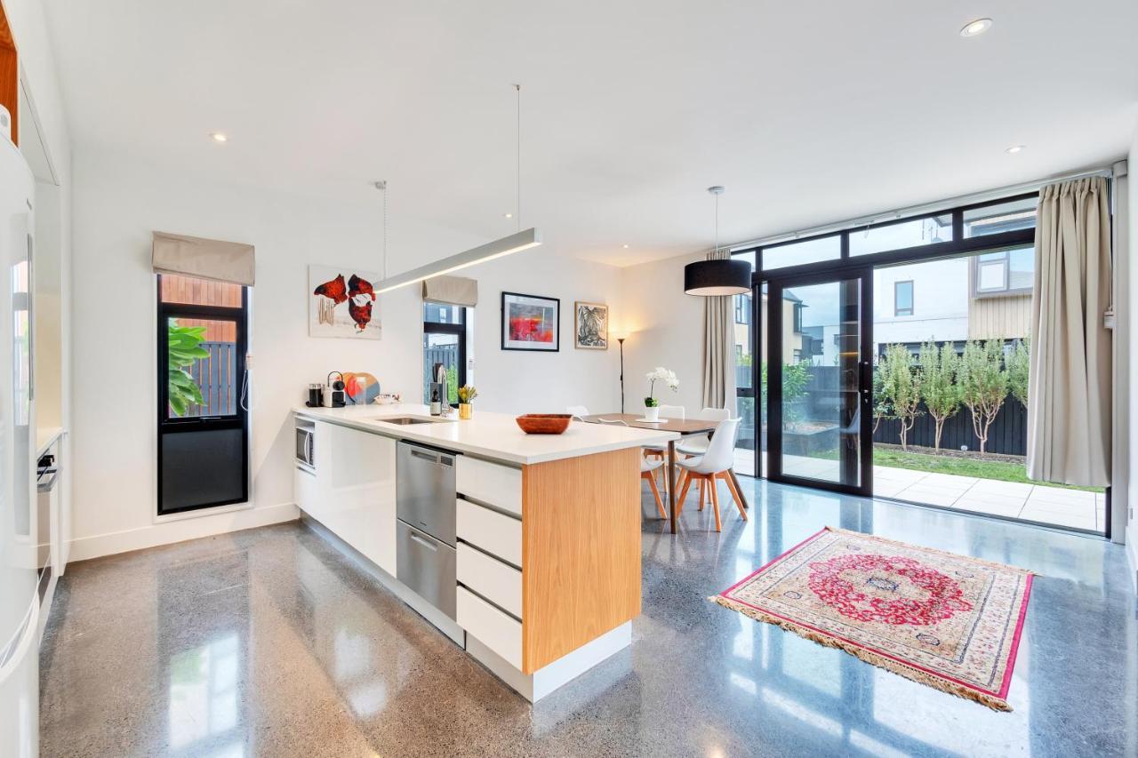 Villa Blissful Breeze Townhouse With Parking And Patio Auckland Exterior foto