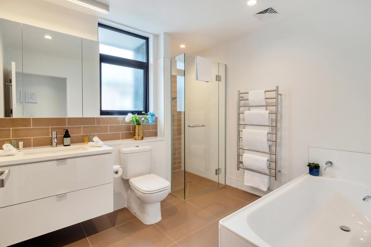 Villa Blissful Breeze Townhouse With Parking And Patio Auckland Exterior foto