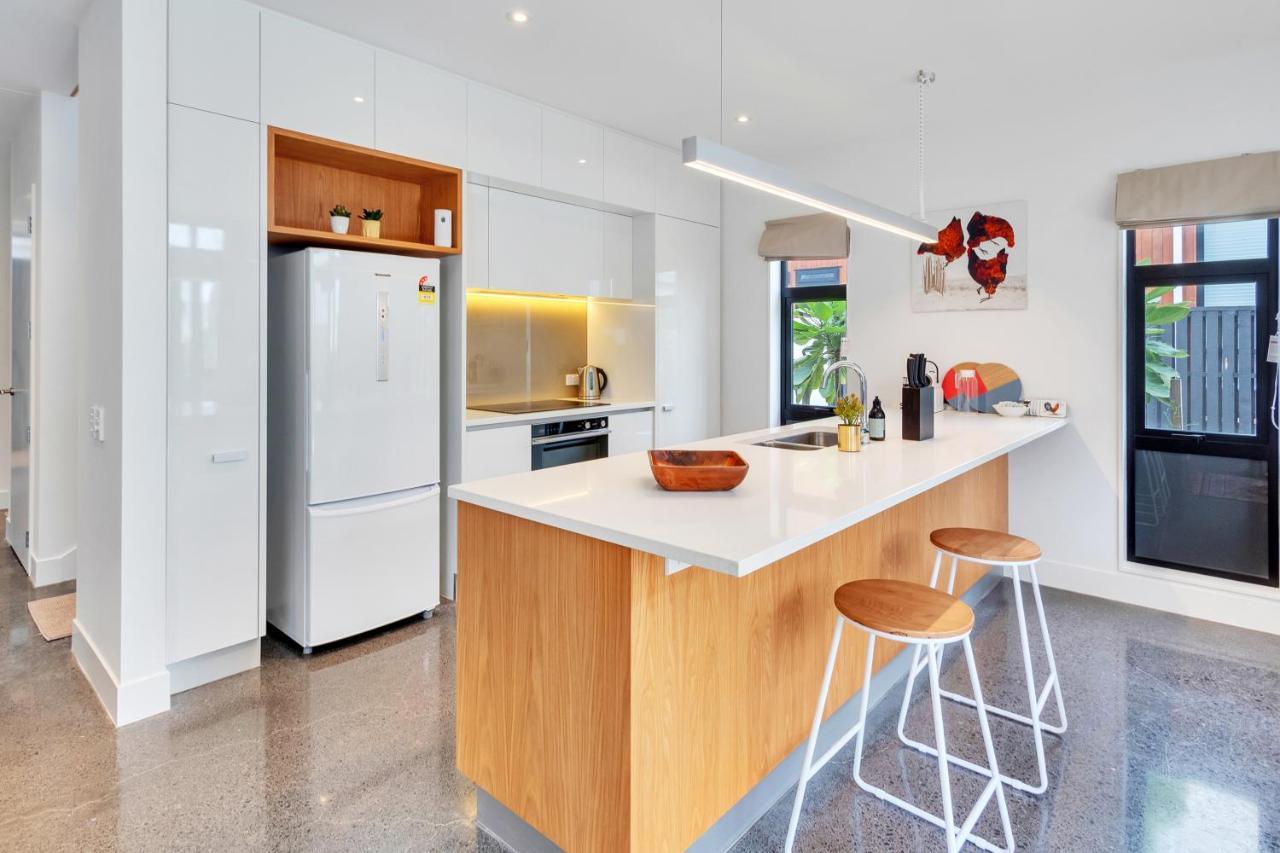 Villa Blissful Breeze Townhouse With Parking And Patio Auckland Exterior foto