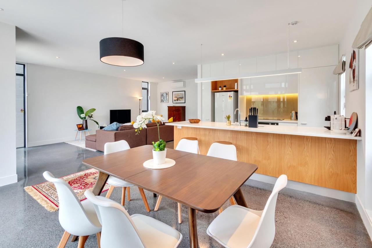 Villa Blissful Breeze Townhouse With Parking And Patio Auckland Exterior foto